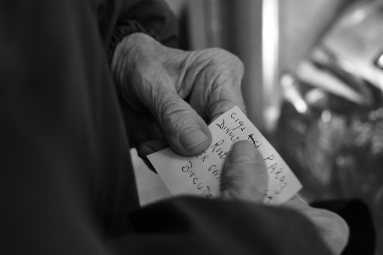 Nan holding note